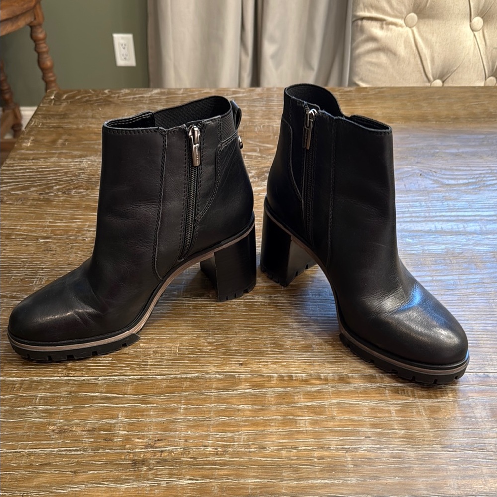 Like new Vince Camuto black leather bootie